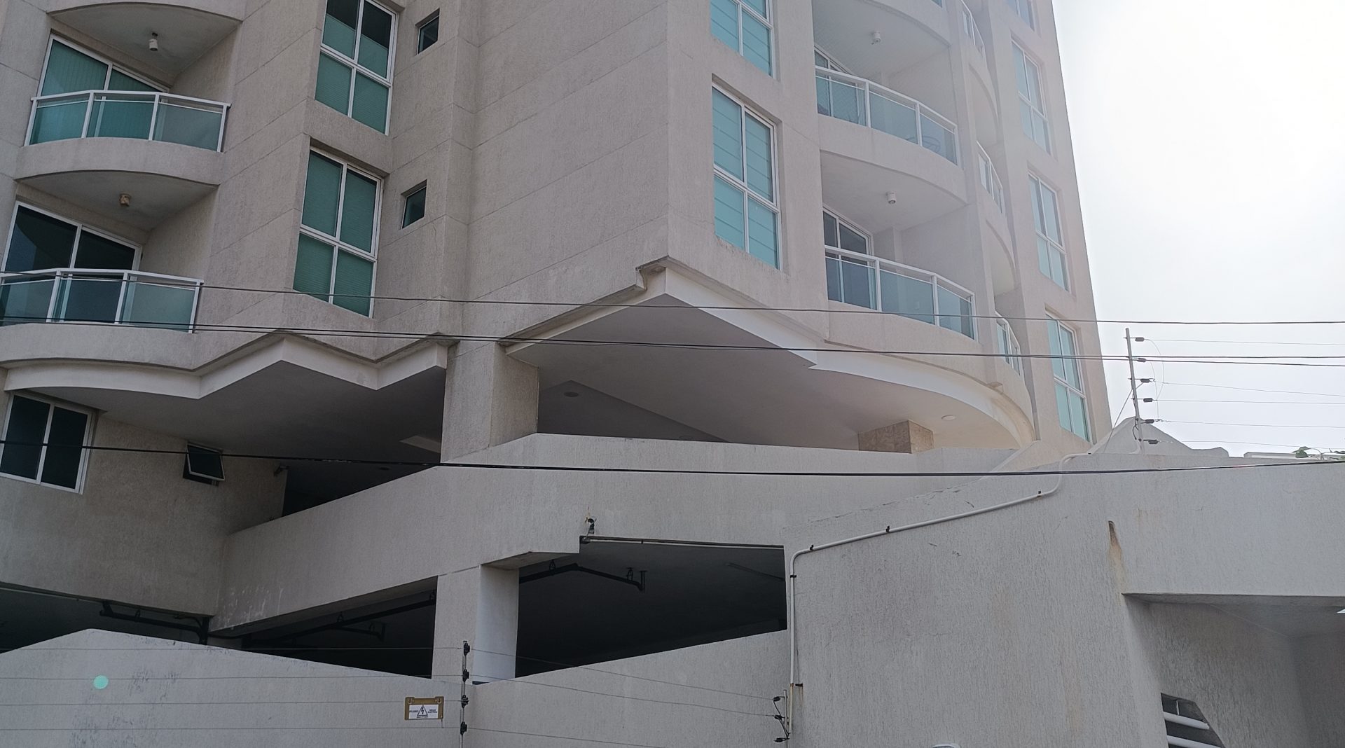 APARTAMENTO EN VENTA. CONJ.RSD LIDO SUITES. LECHERIA
